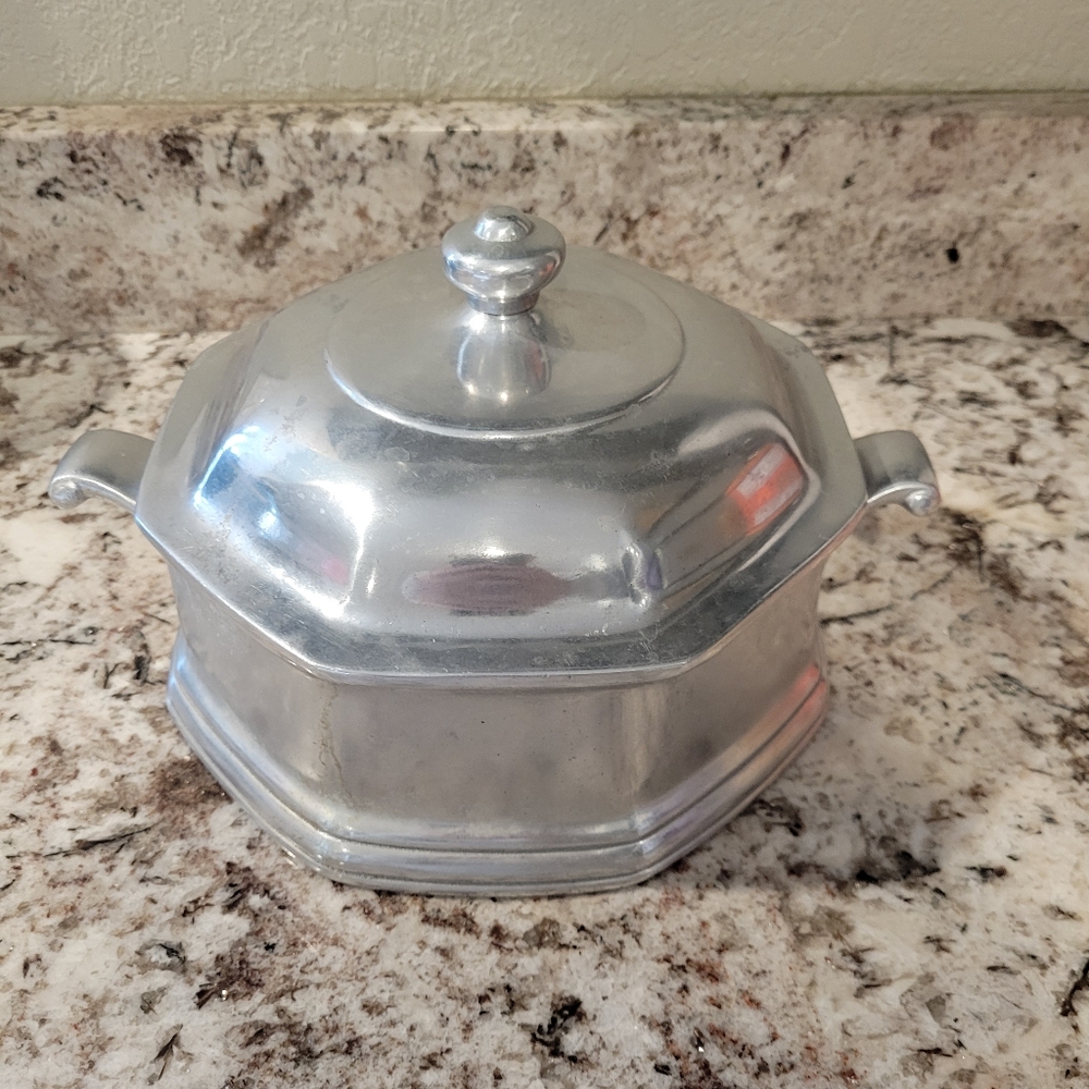 Wilton Columbia PA Cookware antique / vintage casserole pewter dish